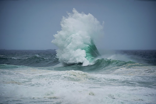 Marinha emite aviso de ressaca no litoral entre RN e BA; ondas podem chegar a 2,5 metros