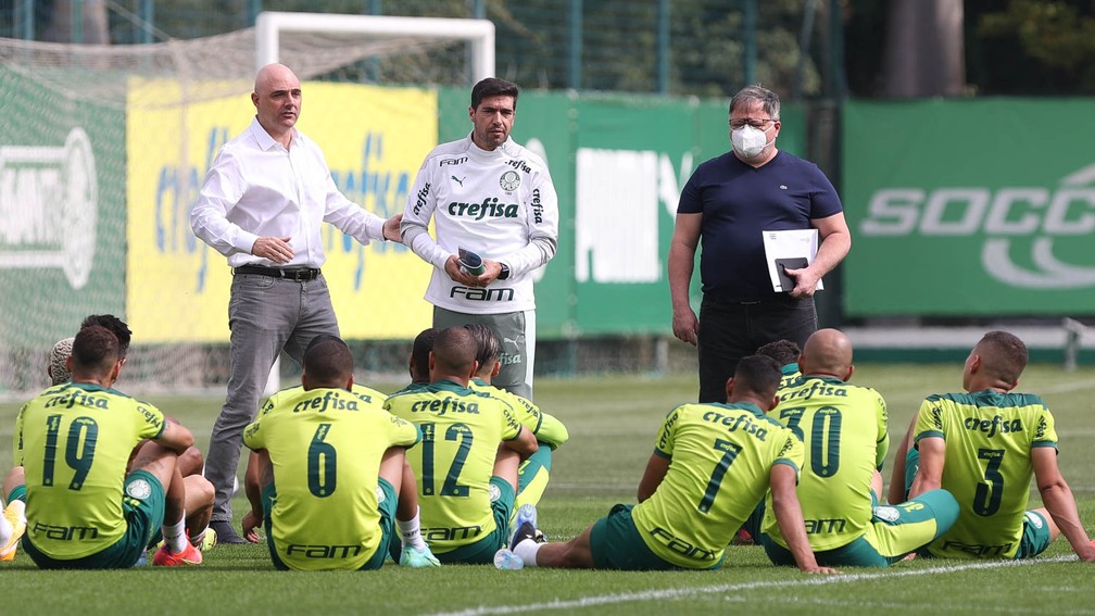 Reunião entre Abel e direção reforça “admiração mútua” e apazigua o Palmeiras