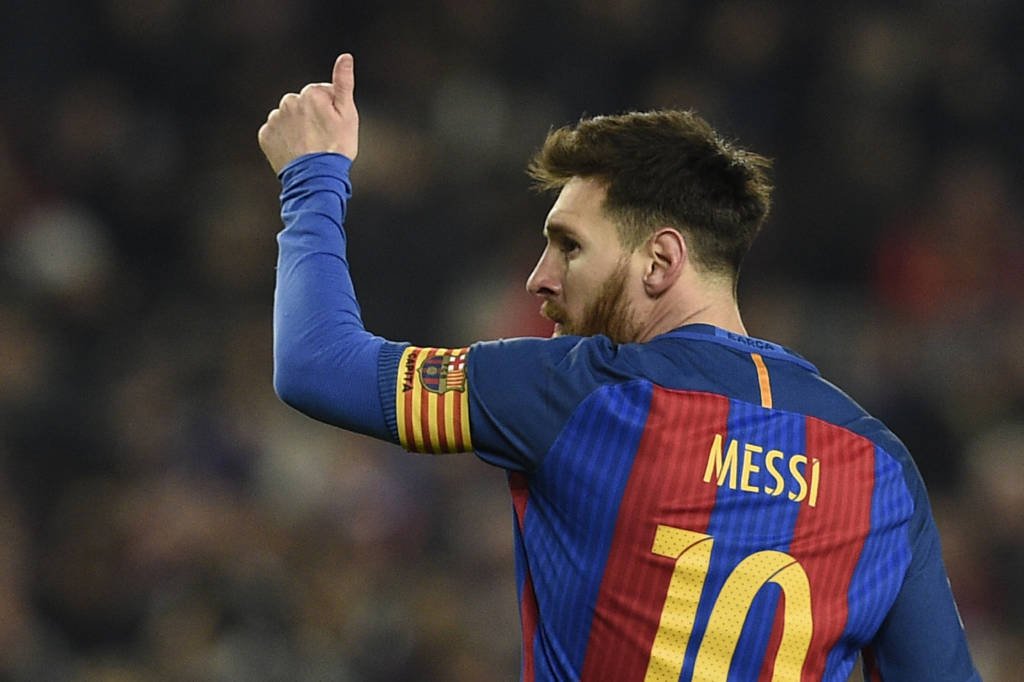 No último dia de contrato de Messi, time brasileiro faz proposta, lança campanha e viraliza nas redes