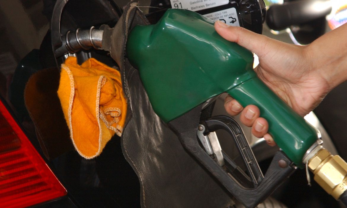 Natalenses amanhecem com novo aumento de gasolina; confira o valor