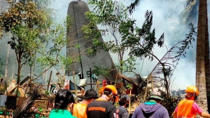 Sobreviventes saltaram de avião antes de explosão nas Filipinas