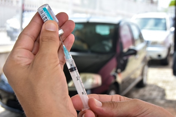 Natal vacina pessoas com 41 anos, taxistas e motoristas de aplicativo nesta segunda