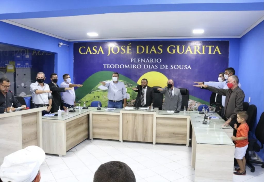 Juiz cassa os mandatos de todos os vereadores e suplentes de cidade brasileira