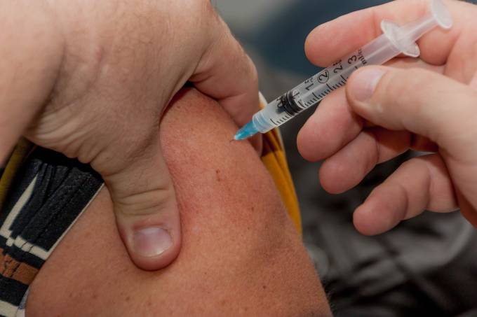 Estudo: Vacina da gripe pode reduzir sintomas severos de Covid