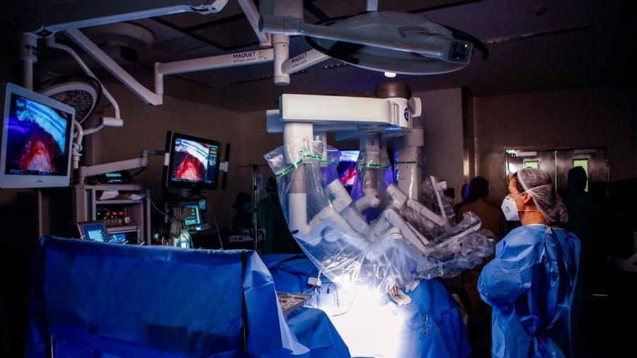 Cirurgia robótica arranca a tireoide doente sem cortar nem furar o pescoço