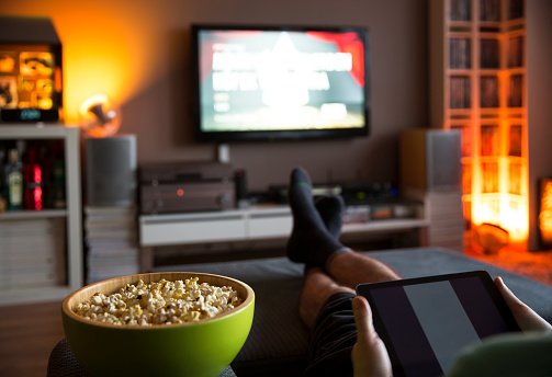 Trocar de vez a TV a cabo pelo streaming já vale a pena? Compare os valores