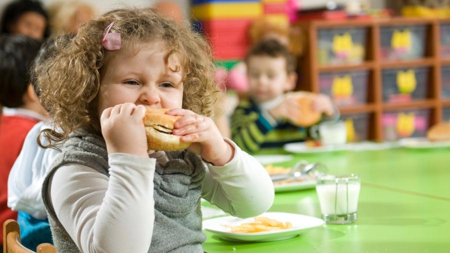 Criança que come ultraprocessados tem maior risco de se tornar adulto obeso