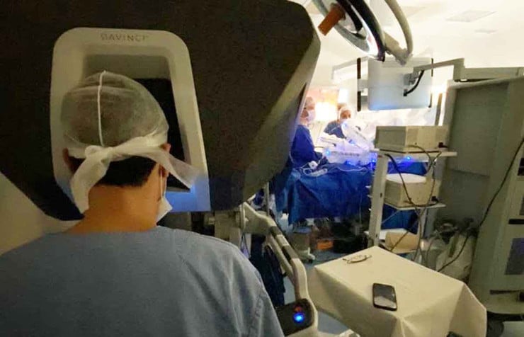 Primeira cirurgia para diabetes com uso de robôs no mundo é feita no Paraná