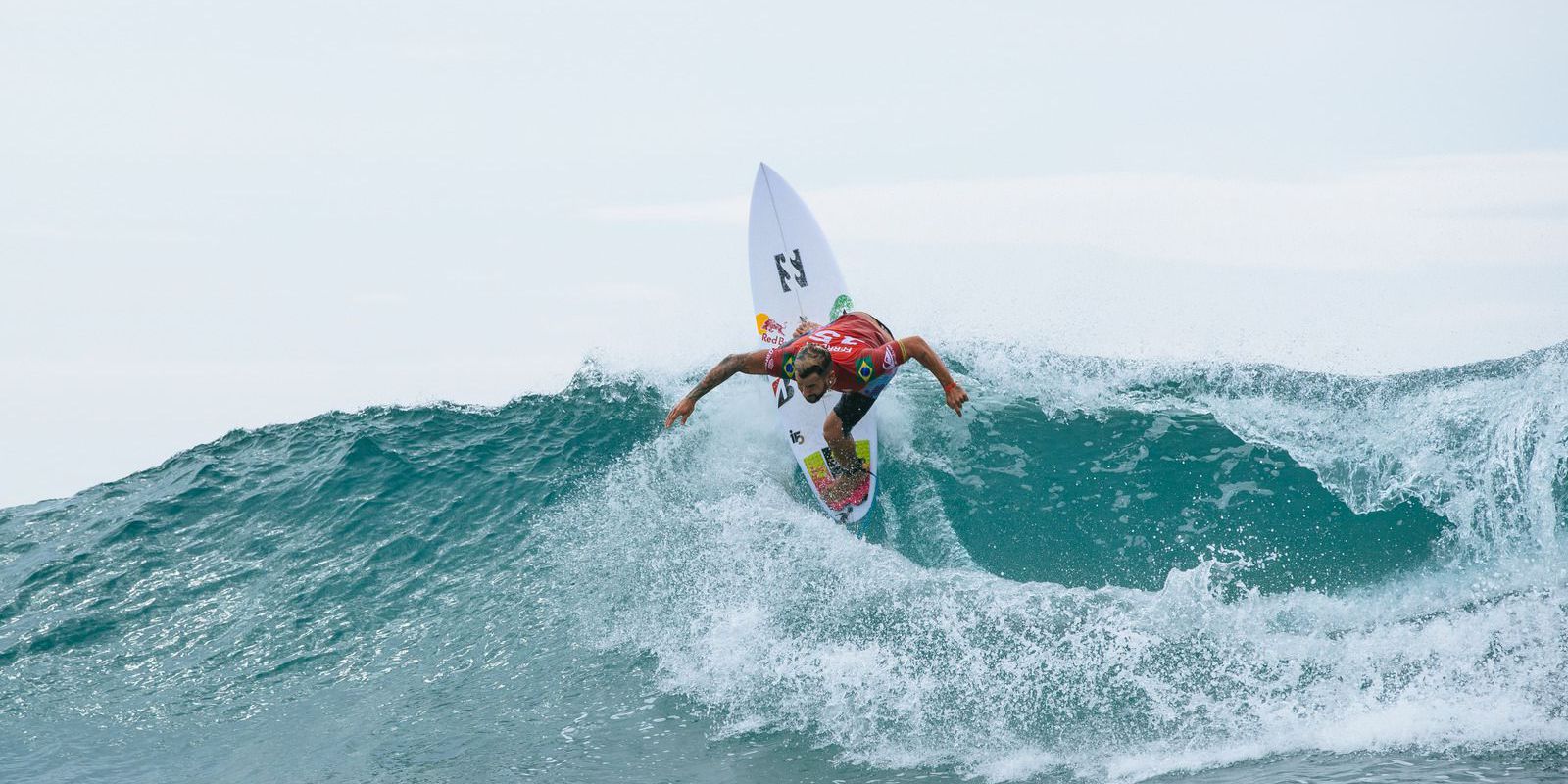 Ítalo Ferreira avança e Jadson André vai para a repescagem na etapa do México do Mundial de Surfe