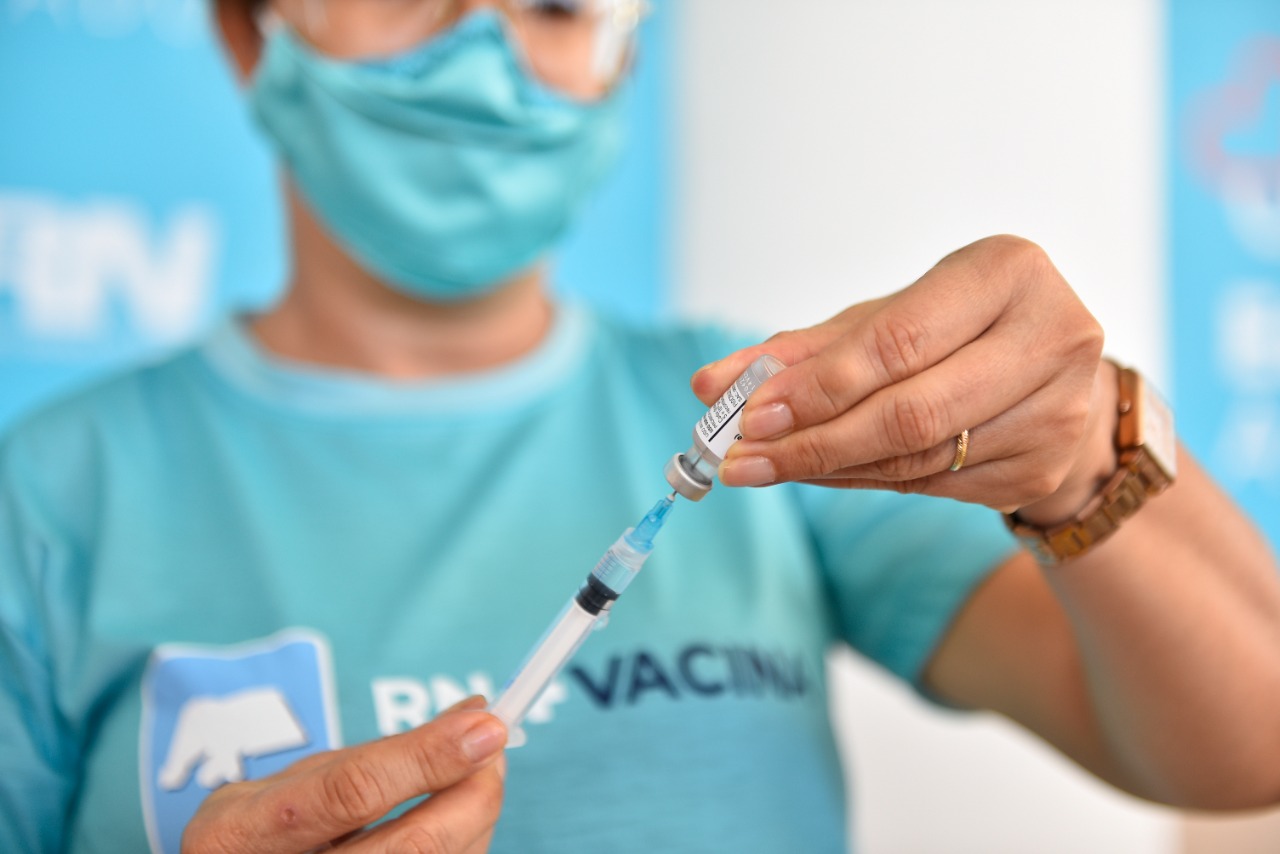 Covid: 25 cidades do RN iniciam vacinação a partir de 18 anos