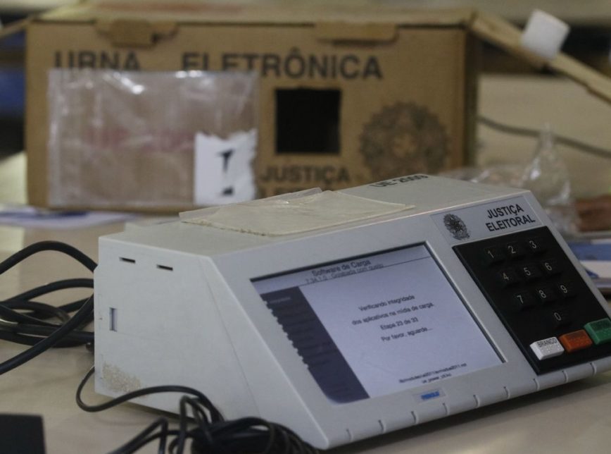 Peritos da PF apontados por Bolsonaro defendem impressão do voto, mas não falam em fraude
