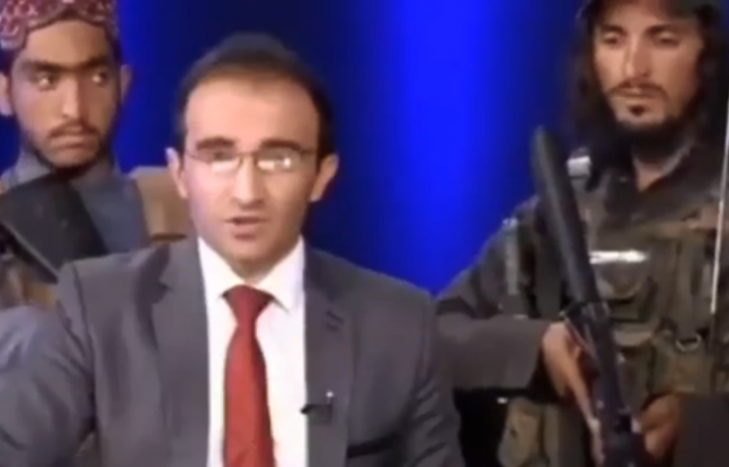 VÍDEO: Apresentador aparece cercado por 7 membros armados do Talibã em entrevista