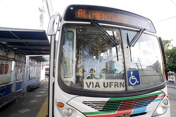 Empresários retiram ônibus da UFRN para não atender à decisão judicial sobre gratuidade