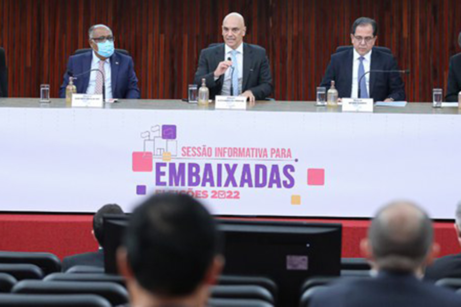 Candidato que divulgar fake news poderá ter registro cassado, afirma Alexandre de Moraes