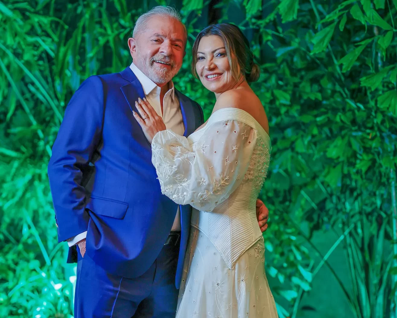 Lula anuncia visita a bordadeiras de Timbaúba dos Batistas para agradecer pelo vestido de noiva da esposa