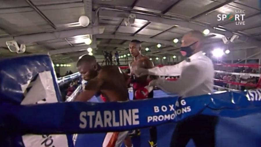 VÍDEO: Boxeador fica completamente desnorteado durante disputa de cinturão e luta contra ‘fantasma’; veja