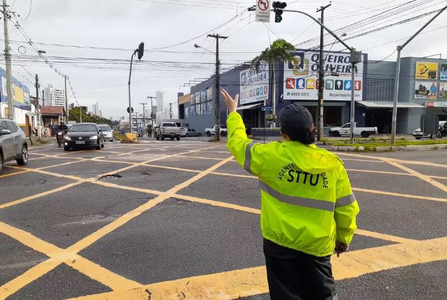 Semáforo é roubado de cruzamento entre avenidas em Natal